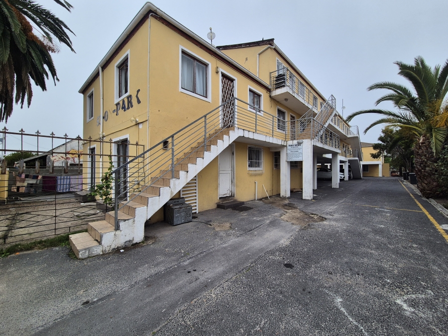 2 Bedroom Property for Sale in Wynberg Western Cape